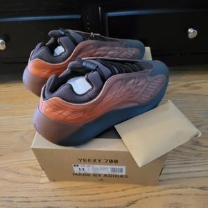 Yeezy 700 V3